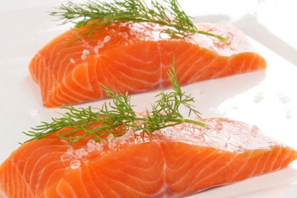 cá giàu axit béo omega-3 giảm tình trạng viêm đại tràng