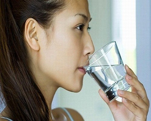 uống đủ nước cho cơ thể